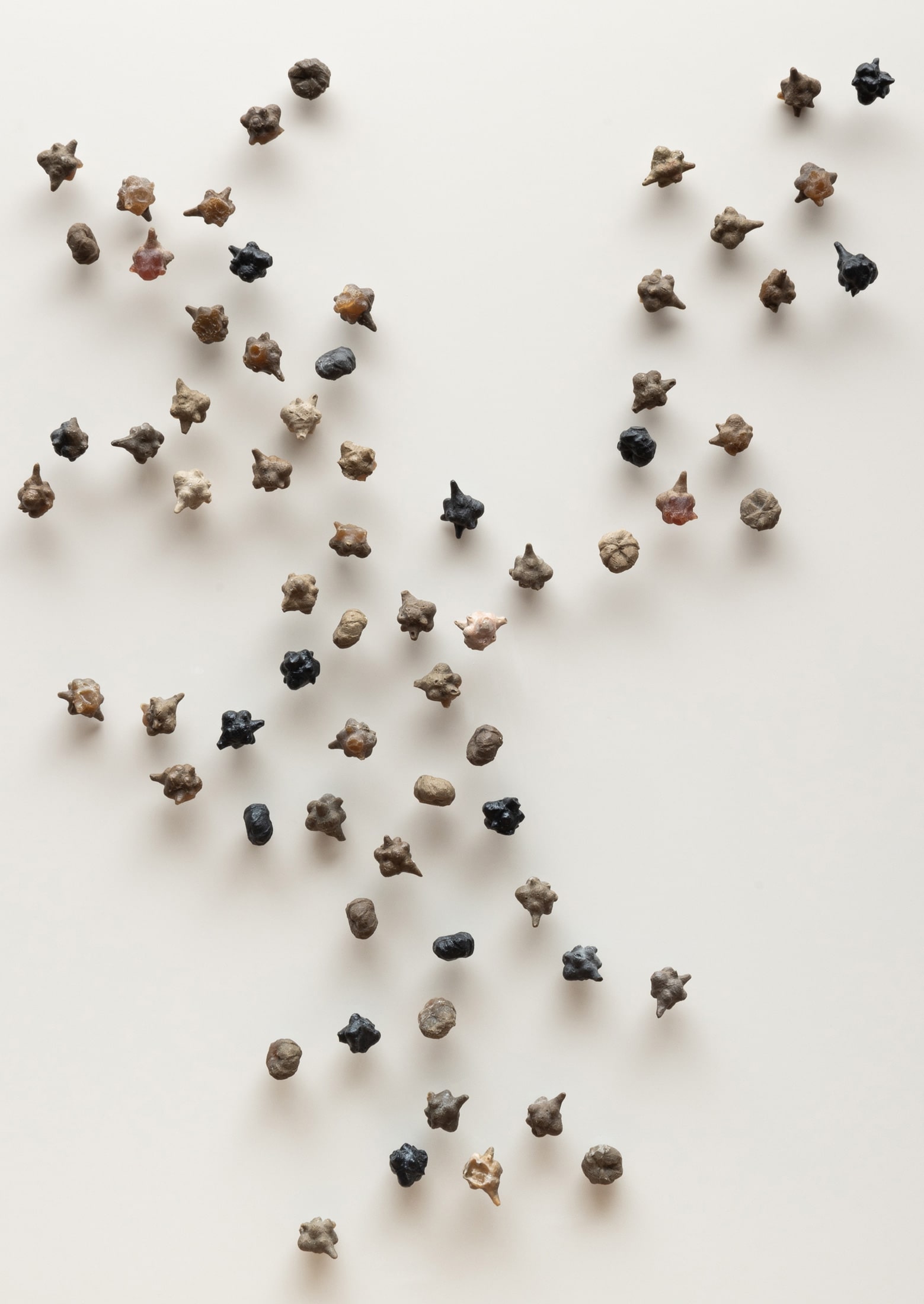 AYMANE-ERRACHIDI-(NÉ-EN-1996)-TRANSHUMANCE-I,-2024-Bas-relief-en-sable-et-résine-sur-panneau-en-bois-min