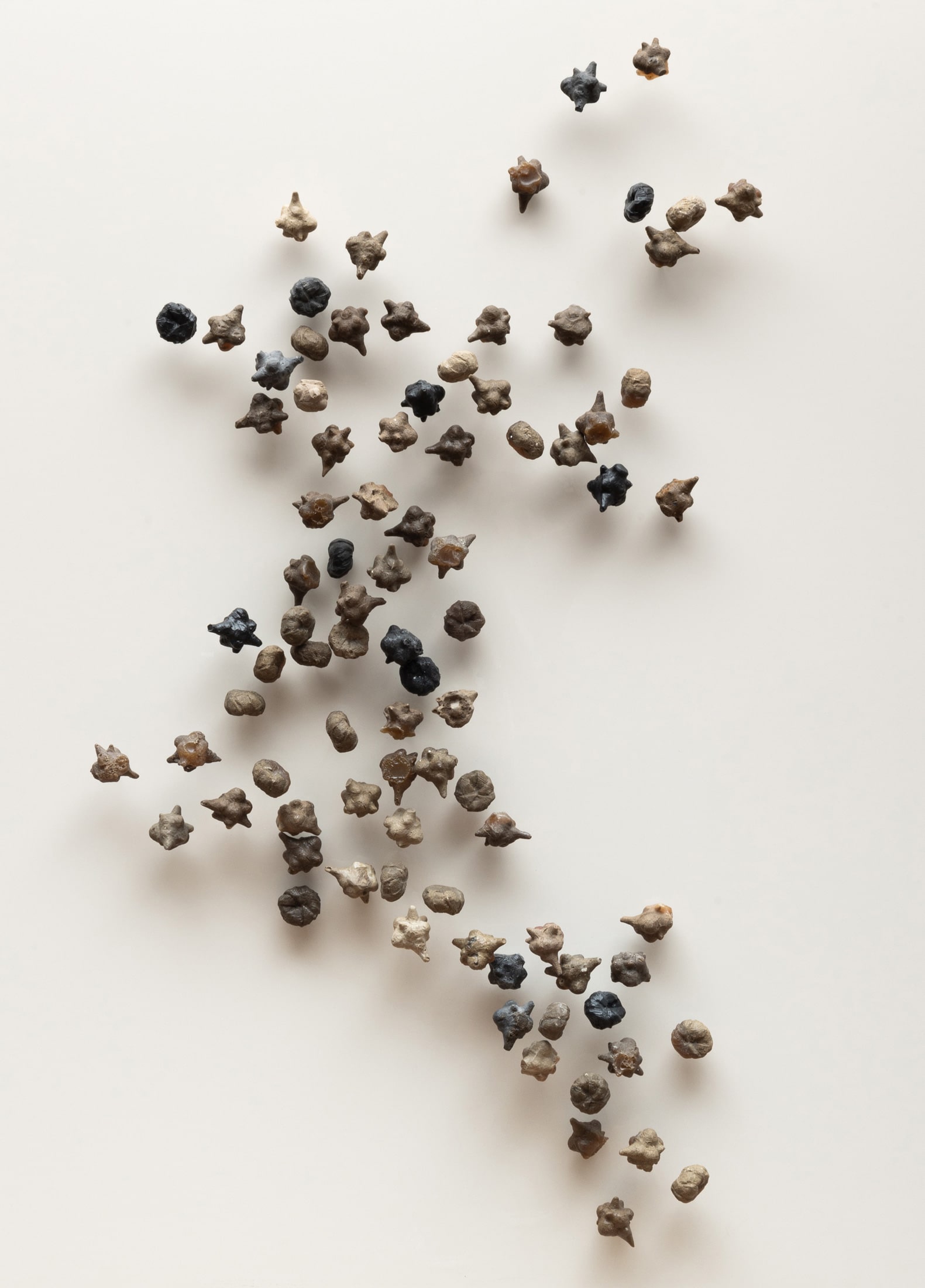 AYMANE-ERRACHIDI-(NÉ-EN-1996)-TRANSHUMANCE-III,-2024-Bas-relief-en-sable-et-résine-sur-panneau-en-bois-min