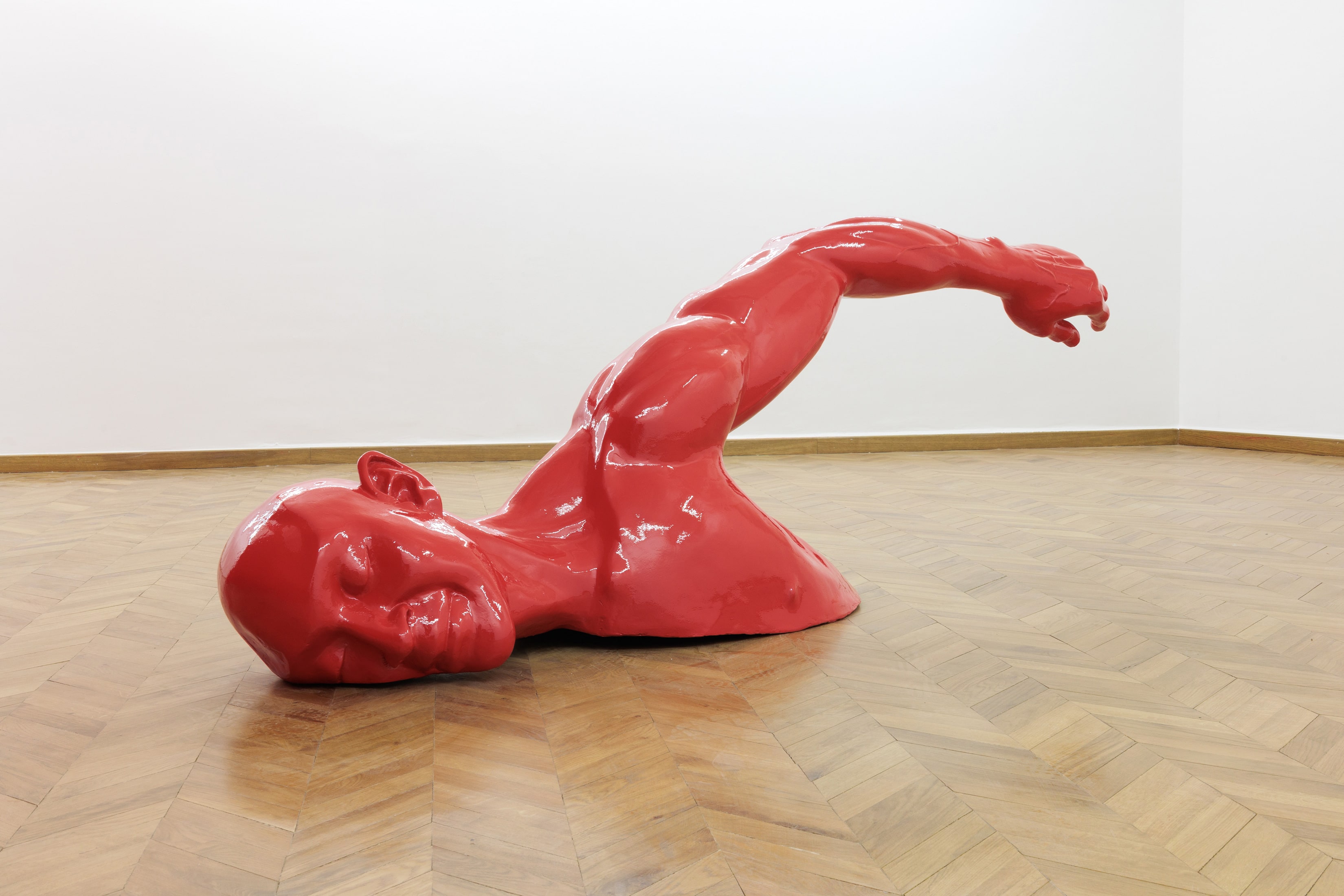 DIADJI-DIOP-(NÉ-EN-1973)-...DANS-LE-BONHEUR-VII,-2023-Format-III-Sculpture-en-résine-époxy-min