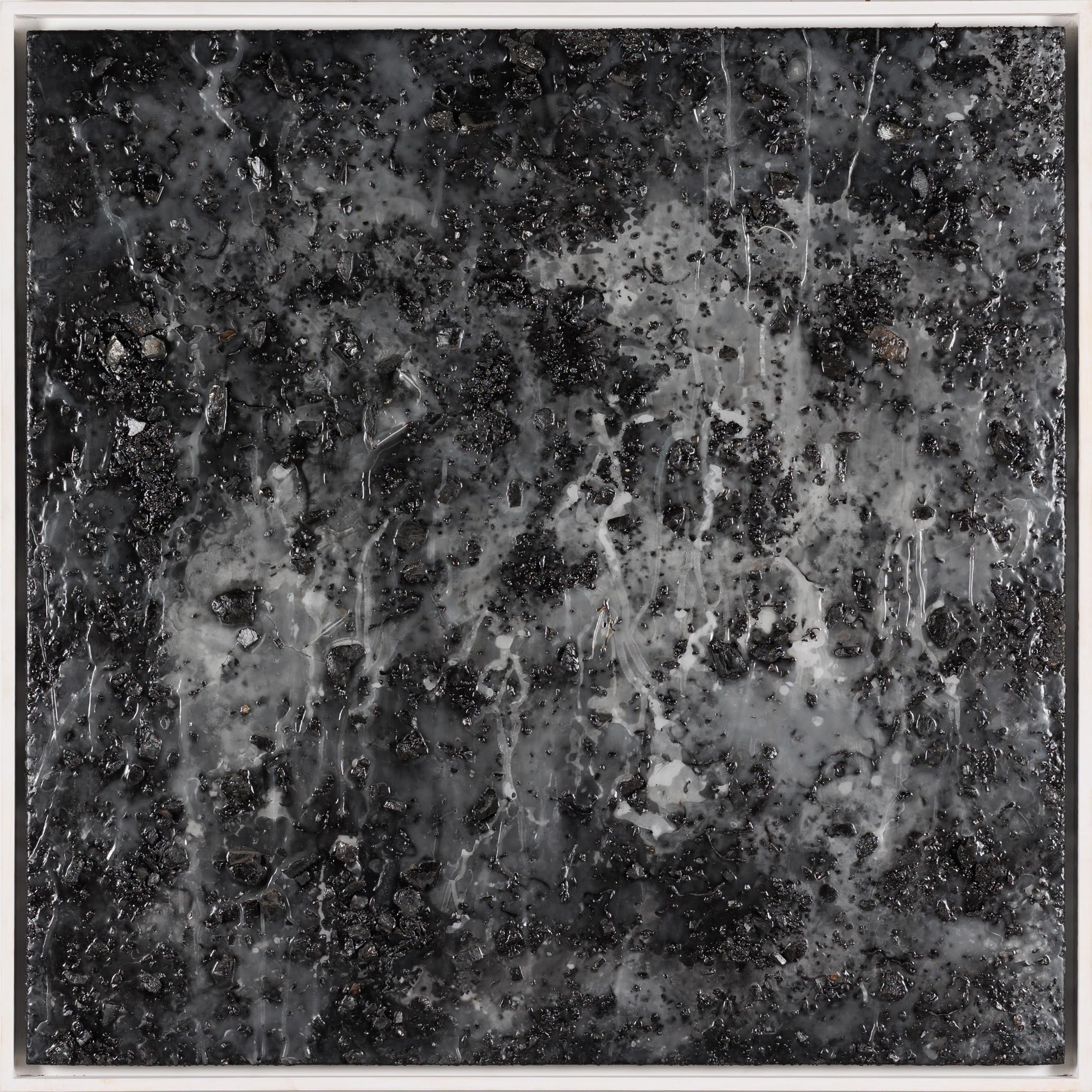 Mouhcine Rahaoui - LUMIÈRE NOIRE II, 2022 Mixed media Resin, charcoal, and wax on canvas mounted on panel Signed on the back 150 x 150 X 6,5 cm